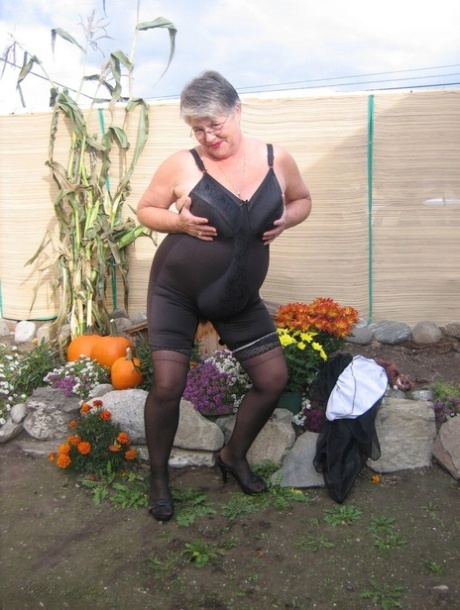 thick voluptuos granny pornographic gallery