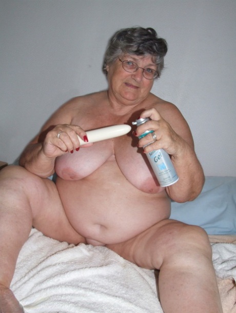 sexy older thick women naked photo