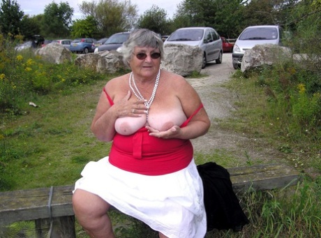 mature bbw posing pornographic img