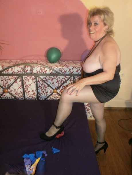 olay mature therapy sexy photo