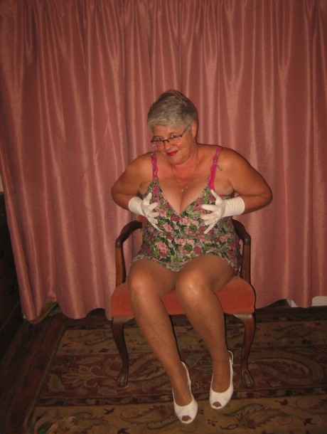 old woman showing tits naked archive