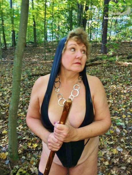 71 yr old woman naked photos